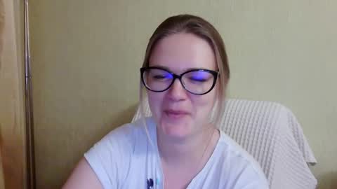 emma_misty_ online show from 11-10-25, 06:18