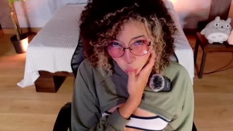 Snapshot of emma_nakamura chatting on 05-06-26, 10:20 online show from 05-06-26, 10:20