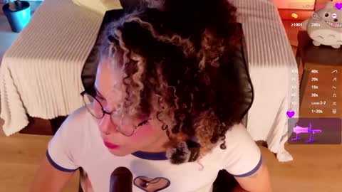 Snapshot of emma_nakamura chatting on 05-12-26, 10:23 online show from 05-12-26, 10:23