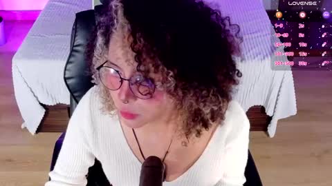 Snapshot of emma_nakamura chatting on 05-15-26, 10:22 online show from 05-15-26, 10:22