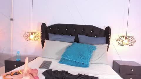 Snapshot of emma_payton chatting on 02-08-25, 03:00 Emma online show from 02-08-25, 03:00