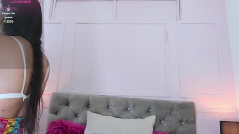 Snapshot of emma_payton chatting on 02-11-25, 11:43 Emma online show from 02-11-25, 11:43