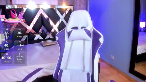 Snapshot of emma_petiite chatting on 01-15-26, 06:55 Emma online show from 01-15-26, 06:55