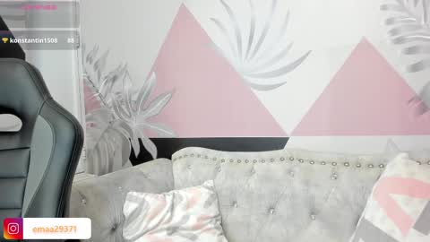 Snapshot of emma_petite4u chatting on 03-01-25, 12:28 Emma online show from 03-01-25, 12:28