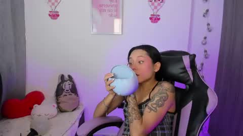 Snapshot of emma_rinaldi_ chatting on 06-11-26, 06:39 Emma online show from 06-11-26, 06:39