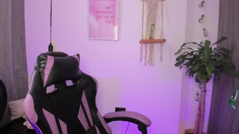 Emma online show from 06-17-26, 04:41