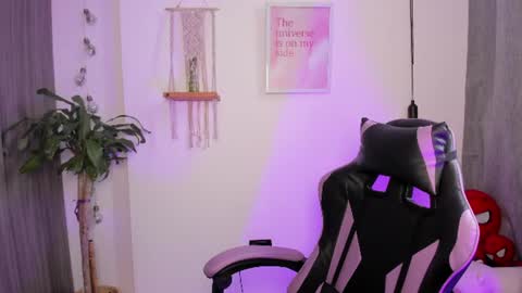Emma online show from 06-22-26, 06:49