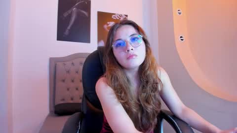 Snapshot of emma_rousz chatting on 09-19-25, 04:47 emma online show from 09-19-25, 04:47