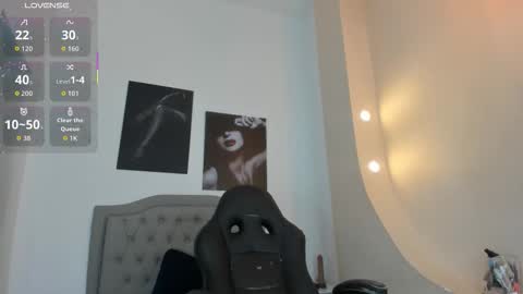 Snapshot of emma_rousz chatting on 10-10-25, 03:27 emma online show from 10-10-25, 03:27