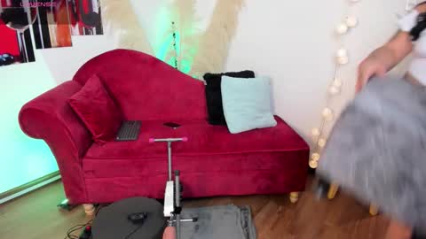 emma online show from 10-10-25, 11:31