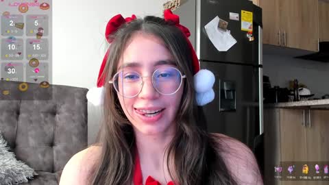 Snapshot of emma_sandovaal chatting on 12-21-24, 06:23 Emma online show from 12-21-24, 06:23
