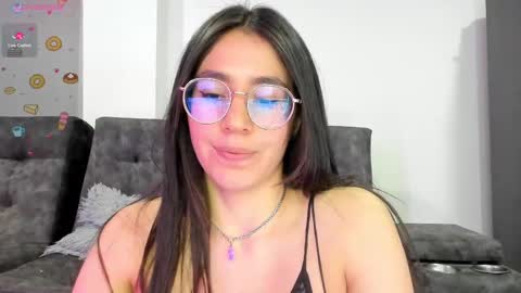 Snapshot of emma_sandovaal chatting on 02-14-25, 07:59 Emma online show from 02-14-25, 07:59