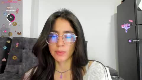 Snapshot of emma_sandovaal chatting on 02-16-25, 05:15 Emma online show from 02-16-25, 05:15