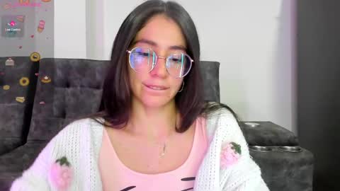 Snapshot of emma_sandovaal chatting on 02-26-25, 01:53 Emma online show from 02-26-25, 01:53