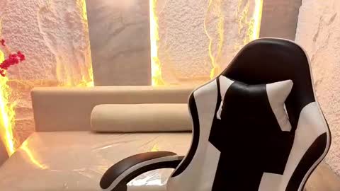 Emma online show from 09-12-25, 05:02