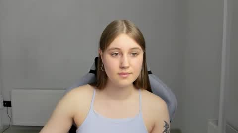 Snapshot of emma_sweettyy chatting on 06-08-26, 12:16 Emma online show from 06-08-26, 12:16