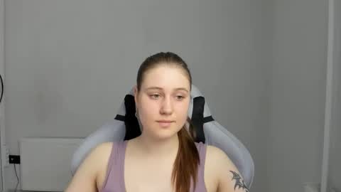Snapshot of emma_sweettyy chatting on 06-09-26, 12:06 Emma online show from 06-09-26, 12:06