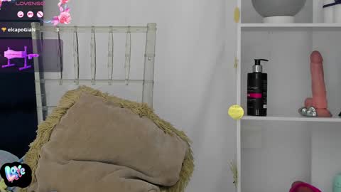 Emma Ucros online show from 01-12-25, 12:07