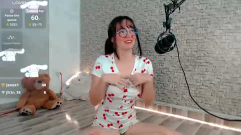 Snapshot of emma_unu chatting on 07-26-26, 02:53 Emma online show from 07-26-26, 02:53
