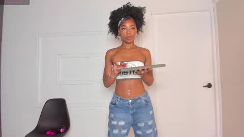 Snapshot of emmaalennox__ chatting on 05-28-26, 07:22 Emma online show from 05-28-26, 07:22