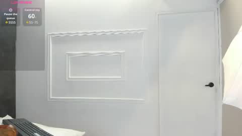 Snapshot of emmaalennox__ chatting on 06-20-26, 12:30 Emma online show from 06-20-26, 12:30