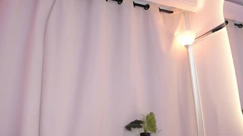 emmaclark_1 online show from 11-28-25, 10:01