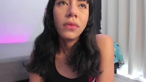 emmaclark_1 online show from 05-25-26, 08:48