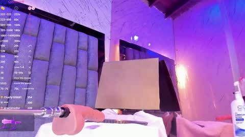 Snapshot of emmaduque chatting on 12-25-24, 09:56 Emma Duque online show from 12-25-24, 09:56