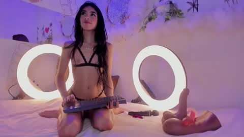 Snapshot of emmaduque chatting on 11-30-25, 10:52 Emma Duque online show from 11-30-25, 10:52