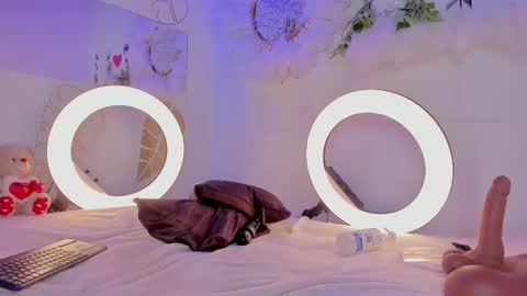 Snapshot of emmaduque chatting on 11-30-25, 10:58 Emma Duque online show from 11-30-25, 10:58