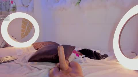 Snapshot of emmaduque chatting on 12-01-25, 11:04 Emma Duque online show from 12-01-25, 11:04