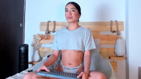 valentina online show from 02-18-25, 05:09