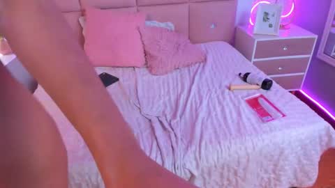 Alejandra  online show from 02-25-25, 05:52