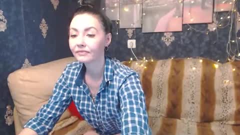Snapshot of emmagoldx chatting on 12-15-24, 07:35 EmmaGoldX online show from 12-15-24, 07:35