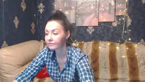 Snapshot of emmagoldx chatting on 12-15-24, 07:31 EmmaGoldX online show from 12-15-24, 07:31