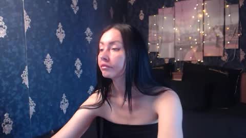 Snapshot of emmagoldx chatting on 09-26-25, 05:11 EmmaGoldX online show from 09-26-25, 05:11