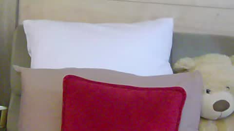 Snapshot of emmahazee chatting on 07-27-26, 07:37 Emma online show from 07-27-26, 07:37