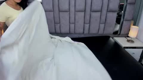 EMMA HILL online show from 04-17-26, 11:13