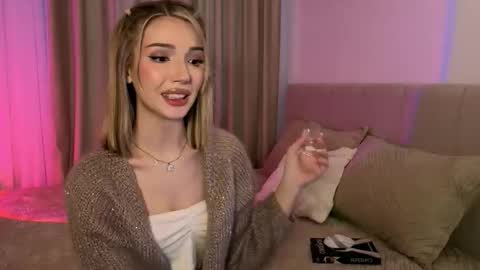 Emma online show from 11-21-25, 10:03