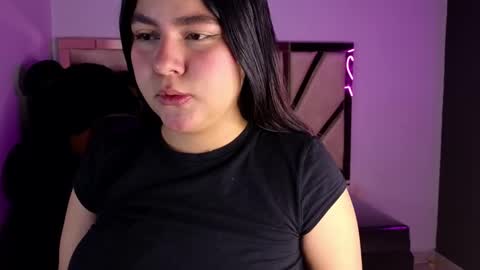 Snapshot of emmalee_a chatting on 12-29-24, 02:00 Emma online show from 12-29-24, 02:00