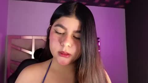 Snapshot of emmalee_a chatting on 01-04-25, 10:49 Emma online show from 01-04-25, 10:49