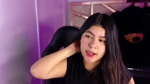 Snapshot of emmalee_a chatting on 01-07-25, 10:54 Emma online show from 01-07-25, 10:54
