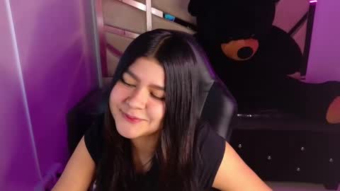 Snapshot of emmalee_a chatting on 01-07-25, 01:57 Emma online show from 01-07-25, 01:57