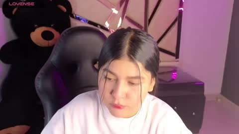 Snapshot of emmalee_a chatting on 01-09-25, 05:00 Emma online show from 01-09-25, 05:00
