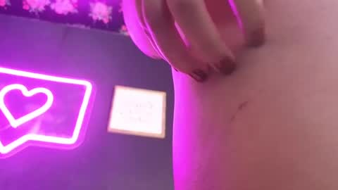 Snapshot of emmalee_a chatting on 01-14-25, 01:49 Emma online show from 01-14-25, 01:49