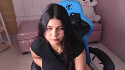Snapshot of emmalee_a chatting on 01-23-25, 07:40 Emma online show from 01-23-25, 07:40