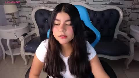 Snapshot of emmalee_a chatting on 01-24-25, 05:00 Emma online show from 01-24-25, 05:00