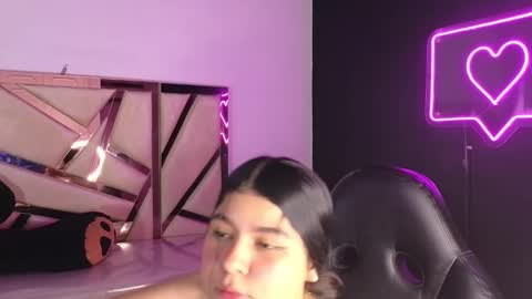 Snapshot of emmalee_a chatting on 01-26-25, 05:44 Emma online show from 01-26-25, 05:44