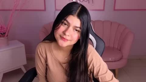 Snapshot of emmalee_a chatting on 01-27-25, 04:43 Emma online show from 01-27-25, 04:43