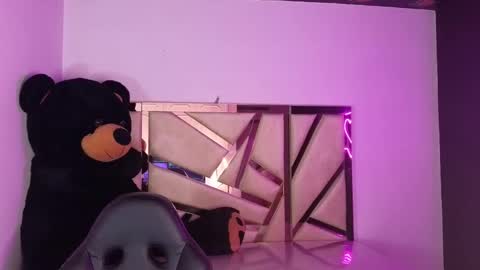 Snapshot of emmalee_a chatting on 01-28-25, 10:34 Emma online show from 01-28-25, 10:34